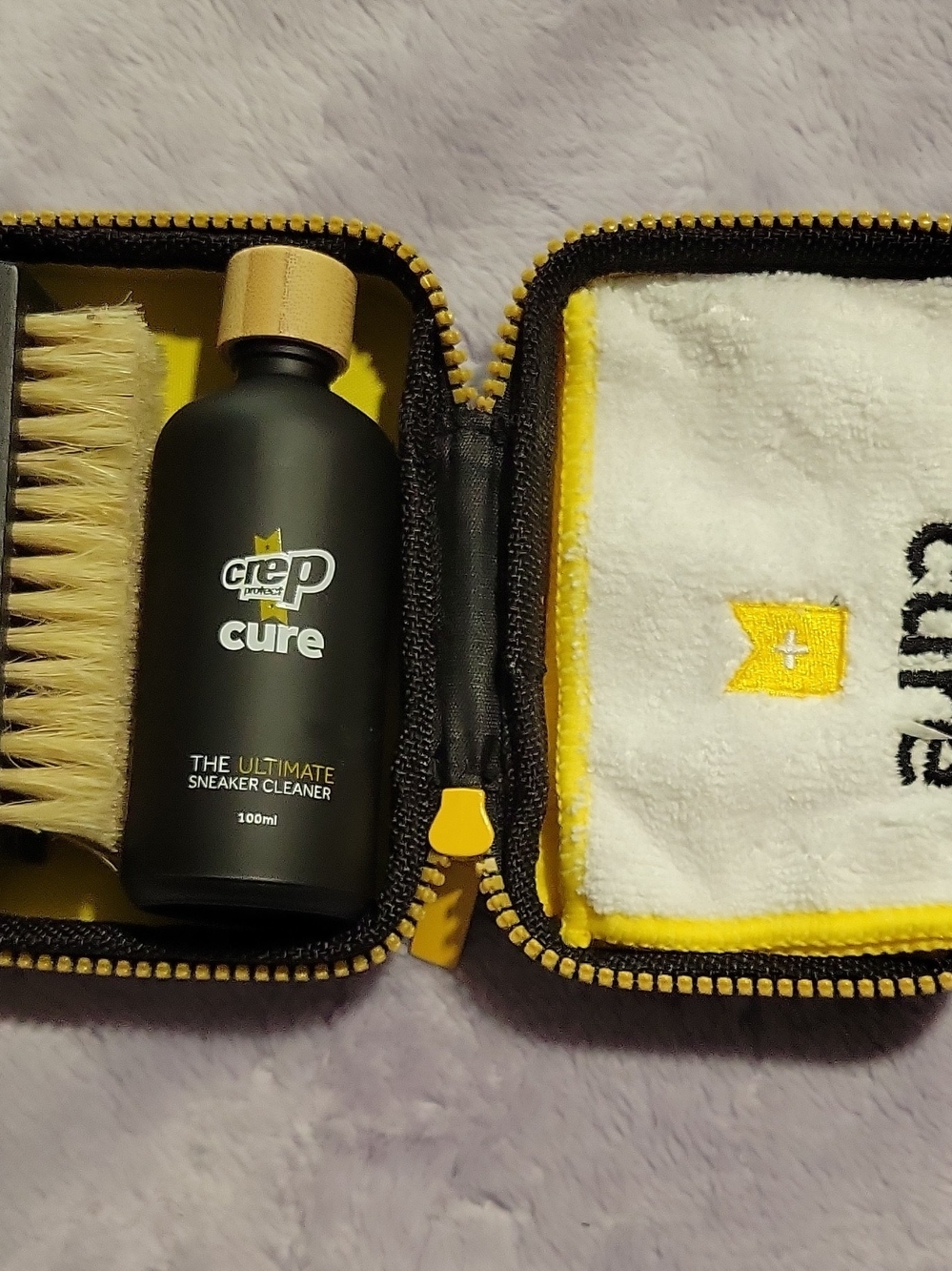 Cure Sneaker Cleaner Kit – Black & Yellow
